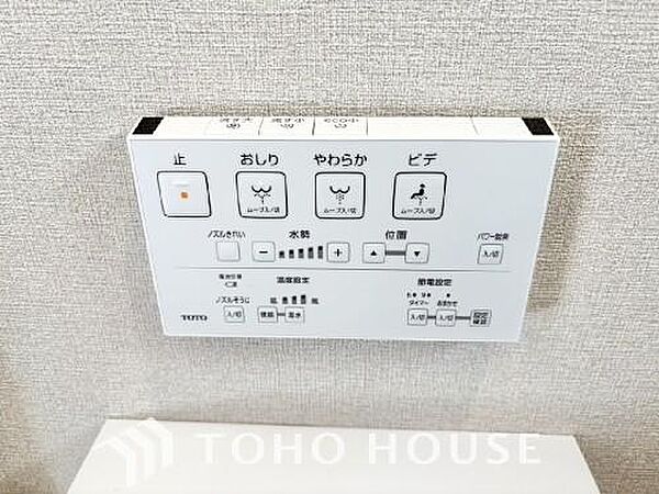 トイレには快適な温水洗浄便座付