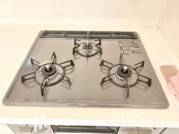毎日料理をする、料理が好き、家族が多くて量を作る必要がある、等の方々にとっては必須の3口コンロ。