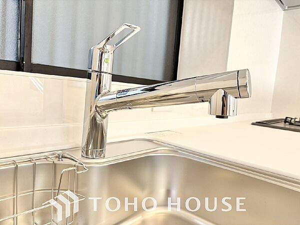 浄水器ボタンひとつで浄水と原水に切り替えられる浄水器一体型水洗を使用。