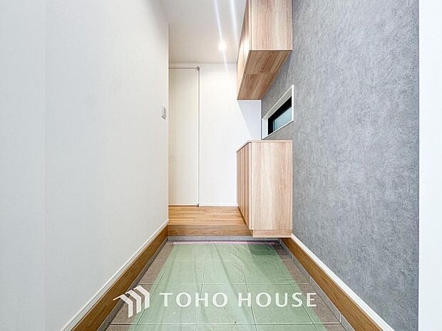 広々した玄関スペースはベビーカーも楽々置けるゆったりスペースが魅力です。