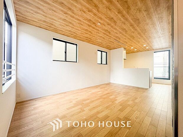 家は、ただ生活する場ではなく、笑顔の毎日、安らぎの日々のために、暮らしを愉しく、快適にする場所。