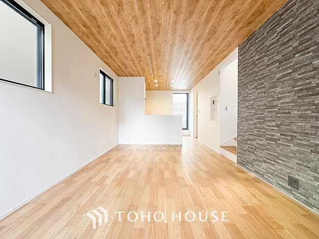 造りこんだ空間演出の妙が生み出す光と質のハーモニーはこの住宅のクオリティの良さを実感させてくれます。