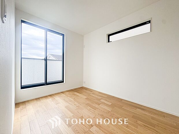 お子様の心と身体を見守る子供部屋として、小さな自立心を育むお部屋作りを見越してご覧下さい。