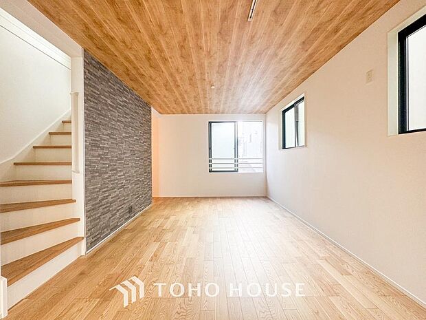 作り手の「気持ちの良いリビングでお過ごししていただきたい」という思いを感じさせます。