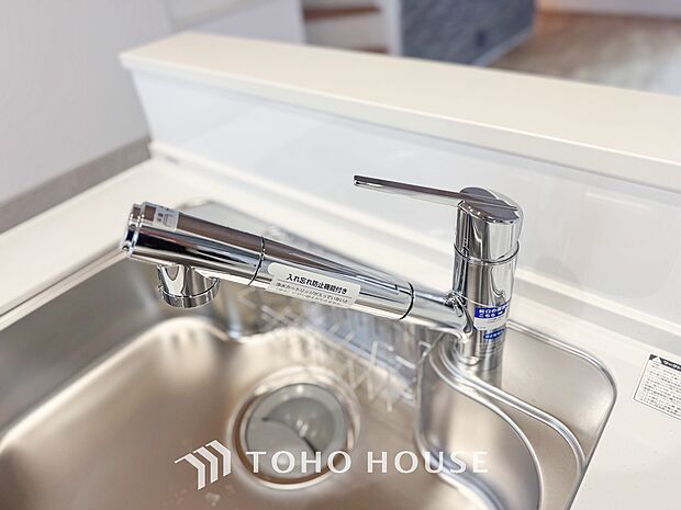 浄水器ボタンひとつで浄水と原水に切り替えられる浄水器一体型水洗を使用。