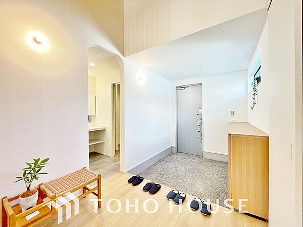 ダウンライトを使用しお洒落に演出。帰りたくなる家をテーマに設計。いつも「人」と「家」の間に・・・。