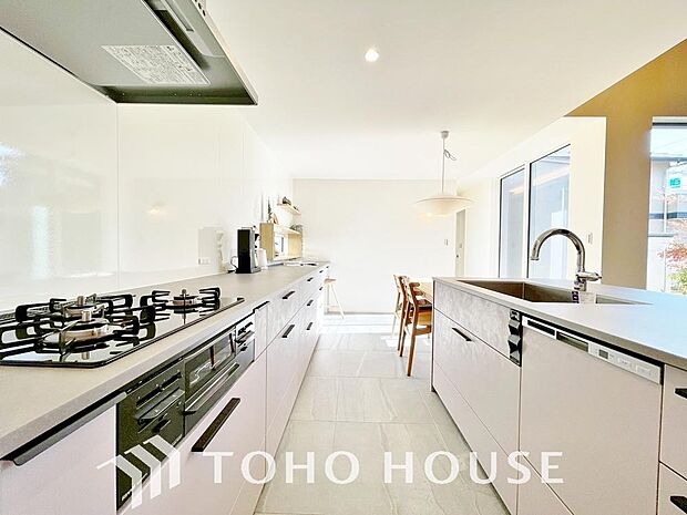 お料理の上手な方が、独壇場でお料理の腕を披露するスタイルに向いているキッチンです。