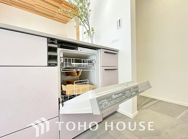 高温水や高圧水流を使う事で効率よく食器洗浄できます。殺菌効果も高いので哺乳瓶等を洗う際にも便利です。