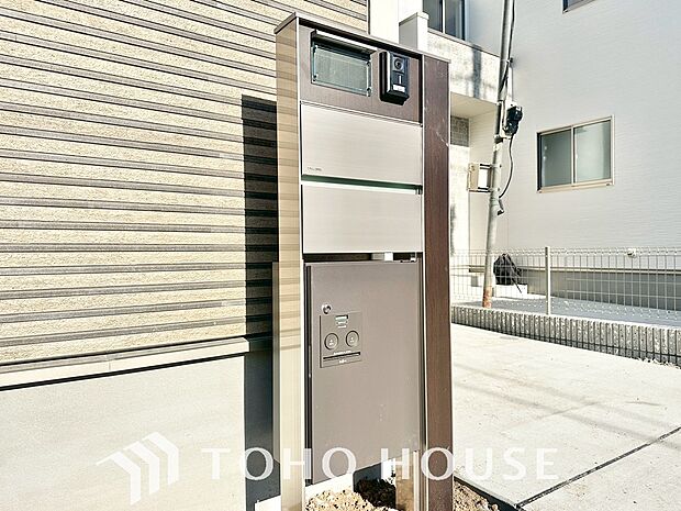 夫婦共働きで家にいる時間が短い、ネット注文の多い方には何かと便利な宅配ボックスを設置しております。