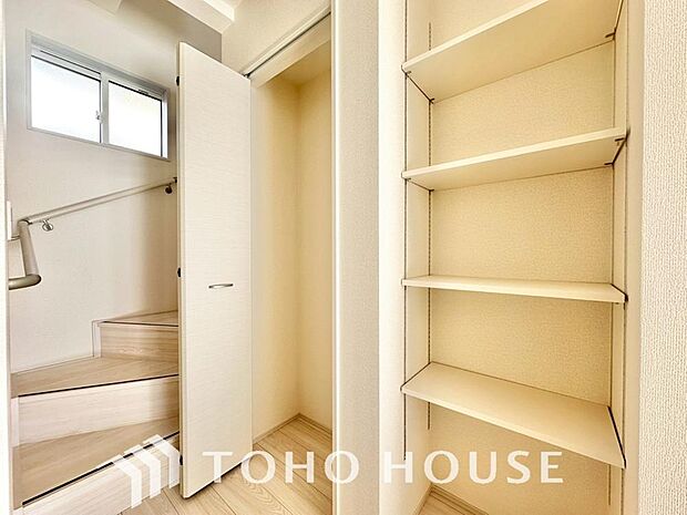 少しでも空いているスペースを収納にすることで、無駄のない空間を演出しております。