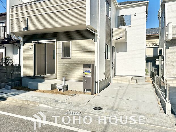 マンションとは違う敷地内駐車。ご主人様のお車のお手入れにも気合が入りますね。