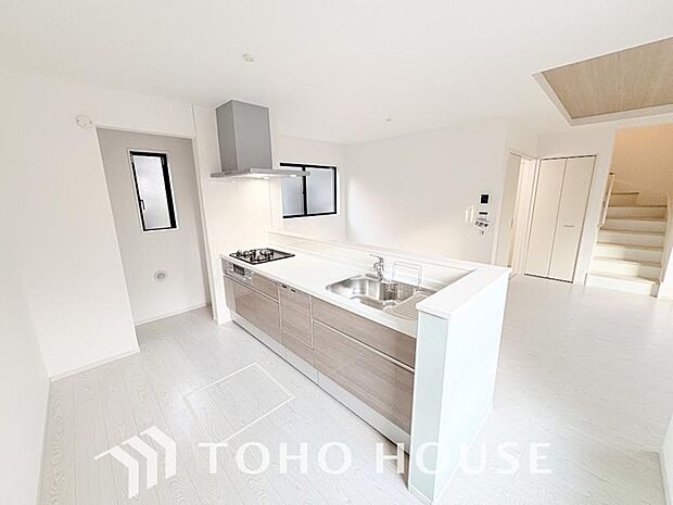 広々キッチンを採用。みんなで作った料理を召し上がりながらの会話は、どのような物になるのでしょうか。