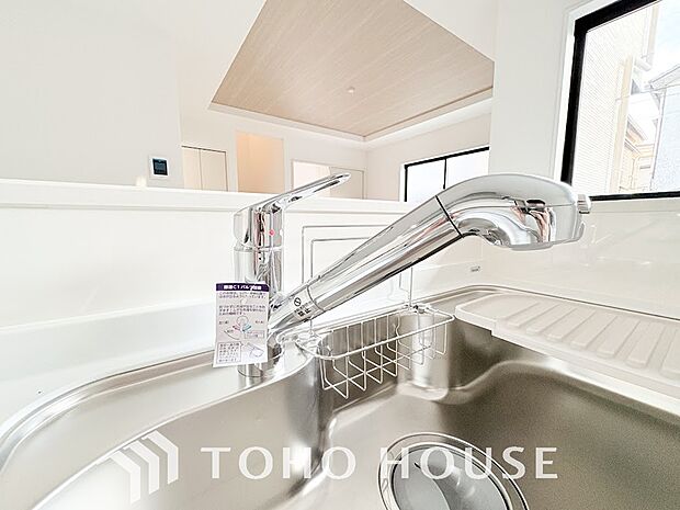 浄水と原水をボタン一つで切り替えられる浄水器一体型水洗。近年主流になりつつある人気の設備です。