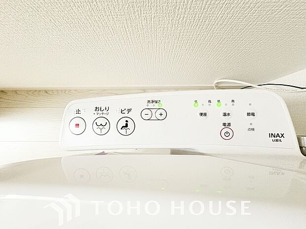 トイレには快適な温水洗浄便座付。