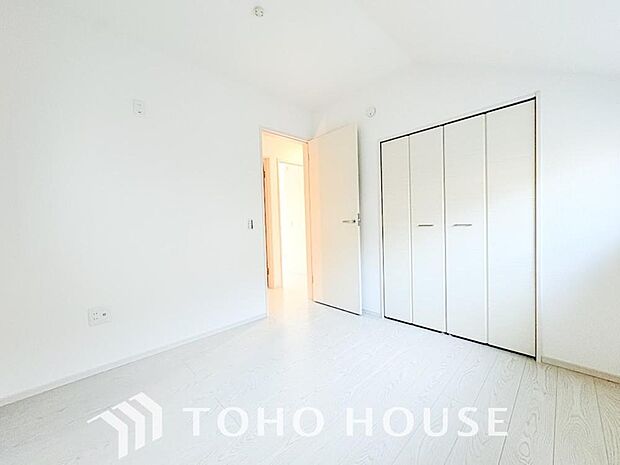 白を基調とした室内は、明るい住空間を造り出すだけでなく、清潔感をもたらしてくれます。