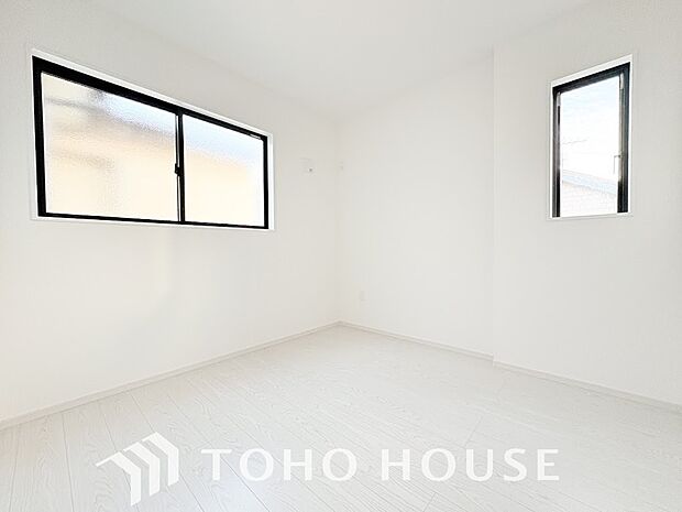 白を基調とした室内は、明るい住空間を造り出すだけでなく、清潔感をもたらしてくれます。