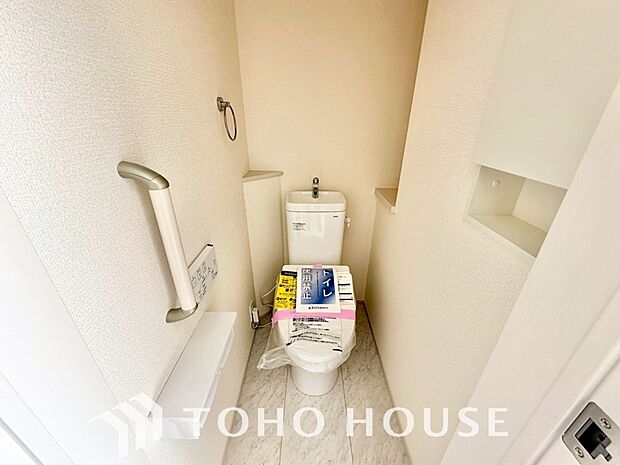 清潔な空間であって頂けますように、目に留まるだけではなく汚れをふき取り易いフロアと壁紙をチョイス。