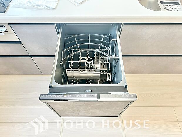 通常の手洗いでは使用出来ないほど高温のお湯や高圧水流を使うことにより汚れを効果的に落とすことができる。