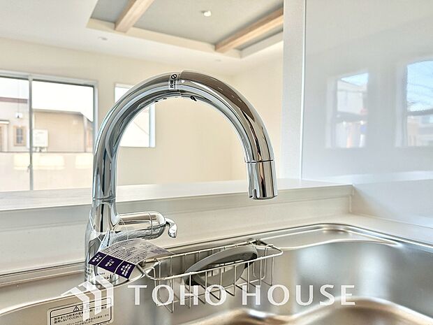 浄水器ボタンひとつで浄水と原水に切り替えられる浄水器一体型水洗を使用。