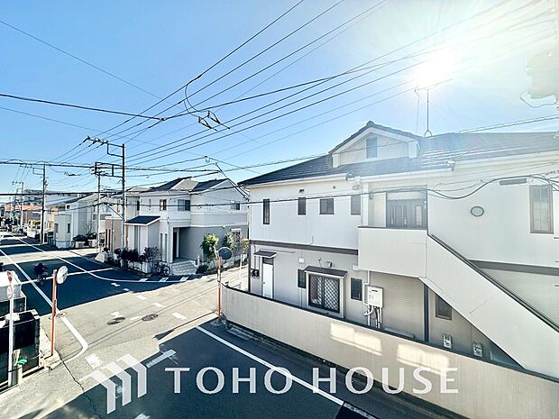 その豊かな眺望にふさわしい空間には、通風・採光にも優れ、心地よい光と風があふれています。