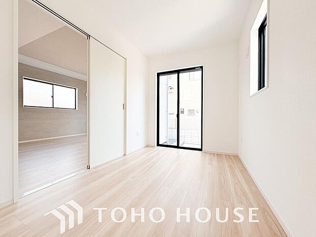 お子様の心と身体を見守る子供部屋として、小さな自立心を育むお部屋作りを見越してご覧下さい。