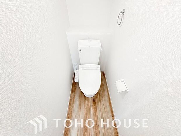 清潔な空間であって頂けますように、目に留まるだけではなく、汚れをふき取り易いフロアと壁紙をチョイス。