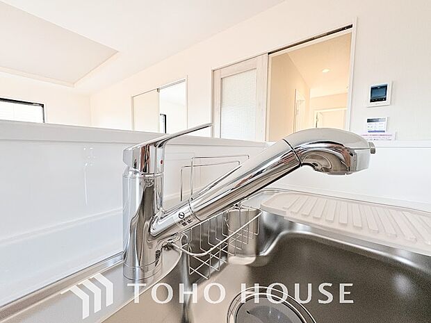 浄水と原水をボタン一つで切り替えられる浄水器一体型水洗。近年主流になりつつある人気の設備です。