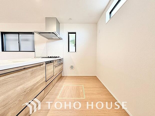 美しく使いやすいキッチン空間。優しい温もりを醸し出すキッチンは料理の為の配慮を随所に注ぎました。