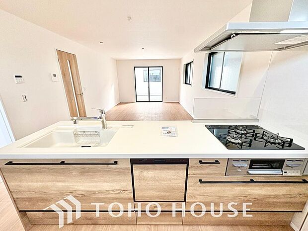 充実した収納スペースを搭載したシステムキッチンは、日々の家事がはかどります。