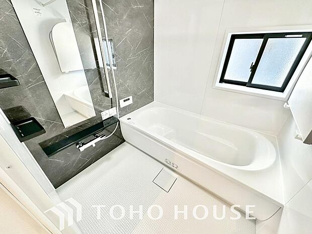 心地よいバスタイムを演出する浴室はゆとりあるサイズを採用。