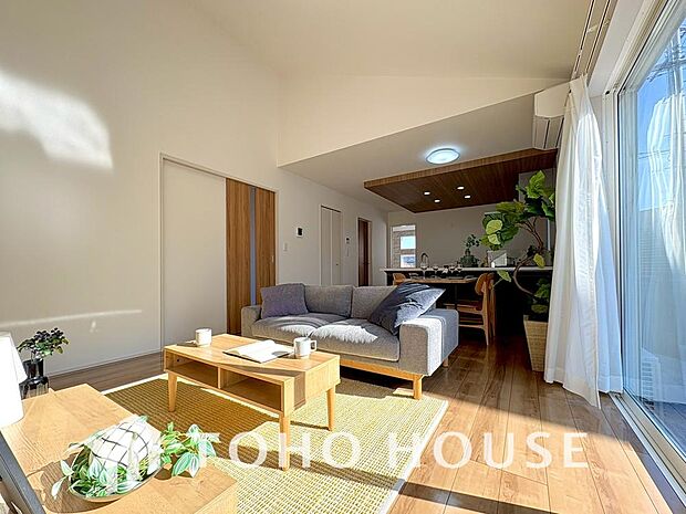 家は、ただ生活する場ではなく、笑顔の毎日、安らぎの日々のために、暮らしを愉しく、快適にする場所。