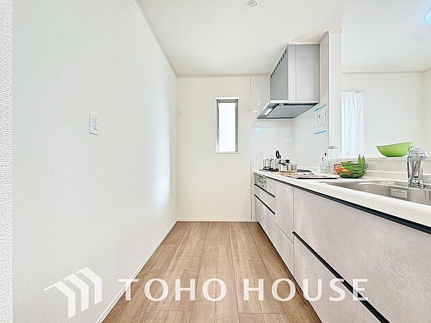 広々キッチンを採用。みんなで作った料理を召し上がりながらの会話は、どのような物になるのでしょうか。