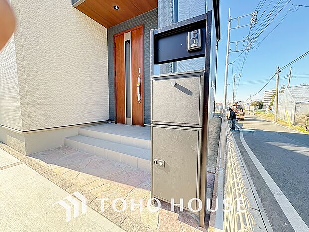 宅配ボックスは、ネットショッピングなどによって増加傾向の小型のお届け物の受け取りにができて便利です。