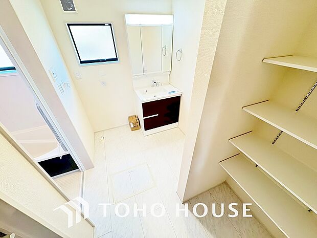 ランドリースペース。洗濯機を配置しても十分なスペースを確保しております。