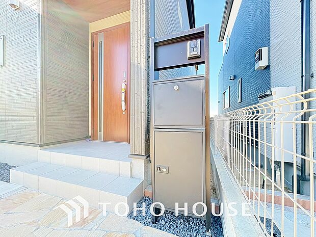 宅配ボックスは、ネットショッピングなどによって増加傾向の小型のお届け物の受け取りにができて便利です。