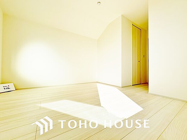 お子様の心と身体を見守る子供部屋として、小さな自立心を育むお部屋作りを見越してご覧下さい。