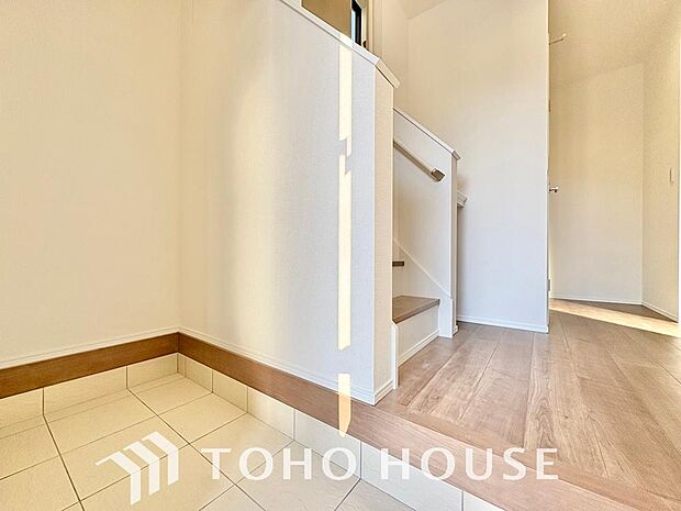 温かみのある色合いでデザインされた玄関は、優しい雰囲気です。帰りたくなる、安息の住まいです。