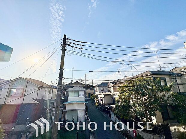 豊かな陽光に照らしだされる素敵な空間。季節を問わず華やいだ素敵な風景をお楽しみいただけます。