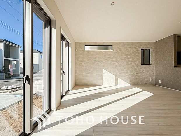 作り手の「気持ちの良いリビングでお過ごししていただきたい」という思いを感じさせます。