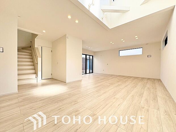 造りこんだ空間演出の妙が生み出す光と質のハーモニーはこの住宅のクオリティの良さを実感させてくれます。