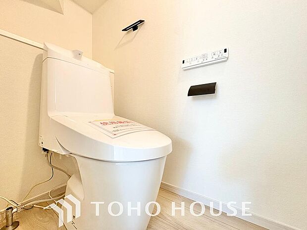 清潔な空間であって頂けますように、目に留まるだけではなく、汚れをふき取り易いフロアと壁紙をチョイス。