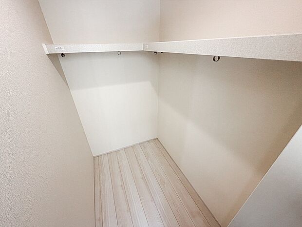たっぷりと荷物が入るよう、ウォークインクローゼットを完備いたしました。