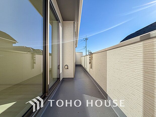 太陽に愛された邸は、陽当り、通風に優れた魅力的で快適さを追求した邸宅です。