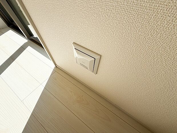 従来の自然換気とは異なり、強制的に室内の空気の入れ替えを自動的に行う事を可能とした「換気設備」のこと。