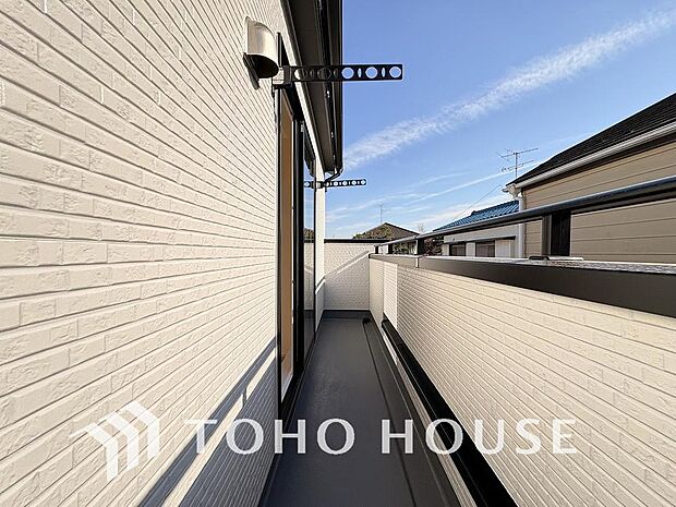 陽光に愛され、環境に恵まれ、家族に包まれた邸宅は、どんなに月日が経っても色褪せる事なく輝き続けます。