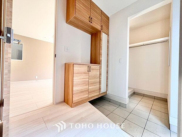 広々した玄関スペースはベビーカーも楽々置けるゆったりスペースが魅力です。