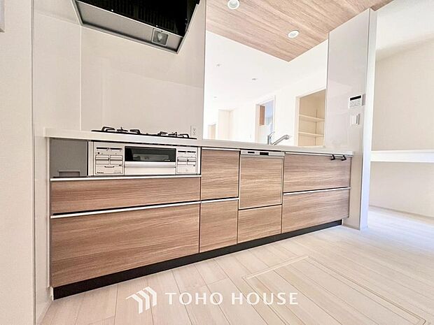 お料理の上手な方が、独壇場でお料理の腕を披露するスタイルに向いているキッチンです。