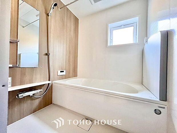 一日の疲れを癒すための心地よいバスタイムを演出する浴室はゆとりあるサイズを採用。