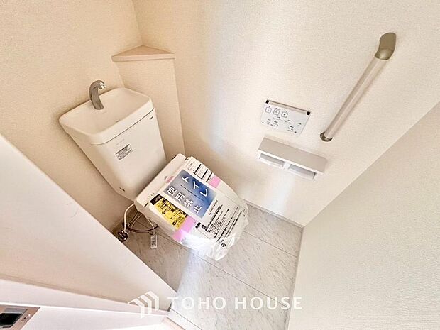 清潔な空間であって頂けますように、目に留まるだけではなく、汚れをふき取り易いフロアと壁紙をチョイス。