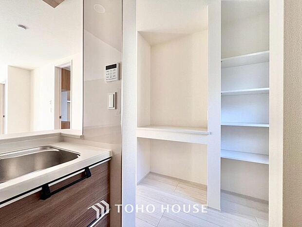 少しでも空いているスペースを収納にすることで、無駄のない空間を演出しております。